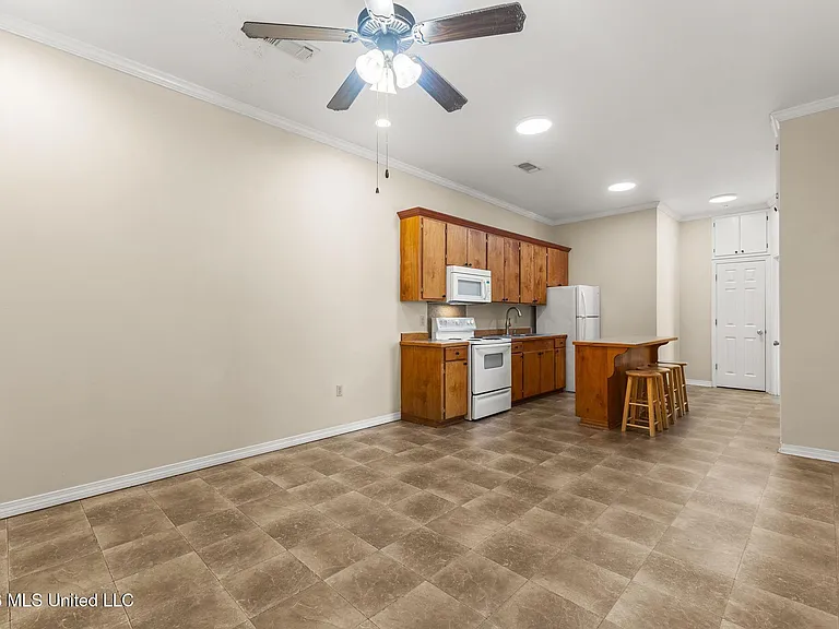 2 W Lakeview Dr #6 — Photo 7