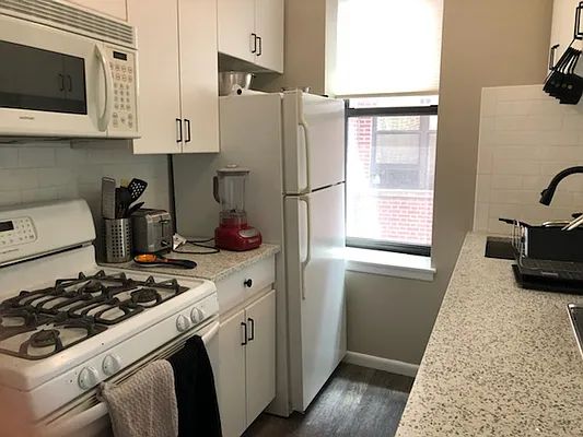 Rented by Metropolitan Realty | media 16