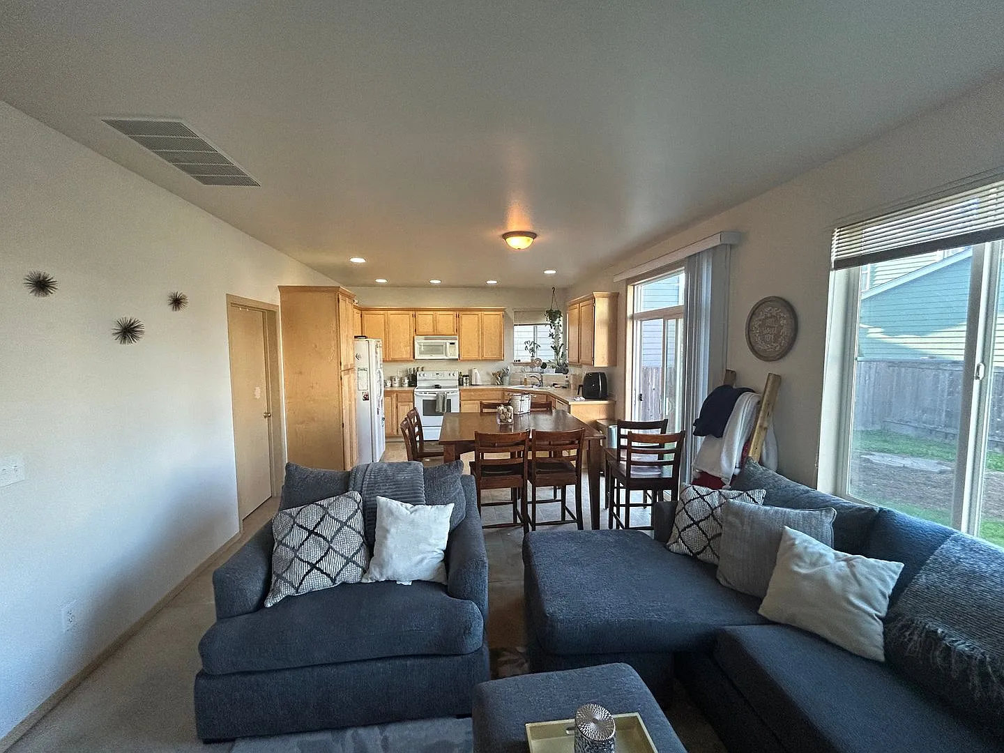 4B, 2.5BA Pet-friendly home w/2-car garage in Whitman Court -Renton, $3,595 per month — Photo 3