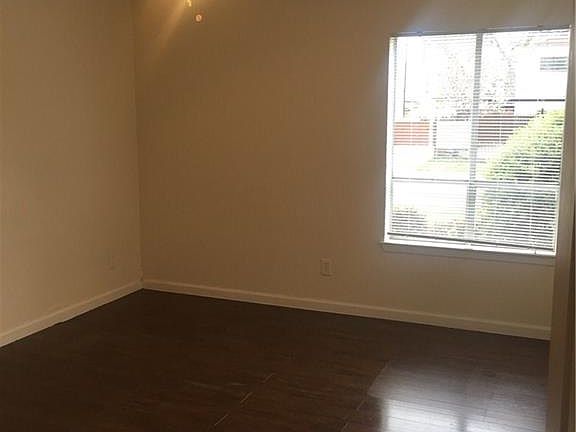 4th image of 2808 Throckmorton St APT 102