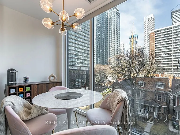 17 Dundonald St #403 — Photo 11