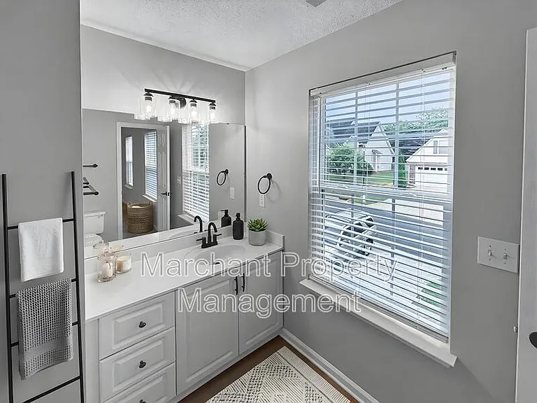 329 Riverside Chase Cir — Photo 24