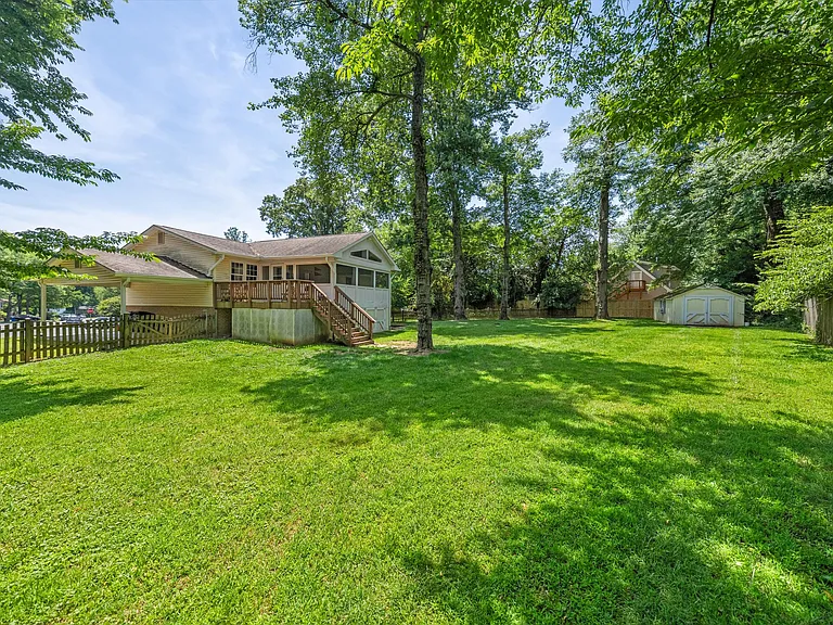 905 Carole Ct SE — Photo 3