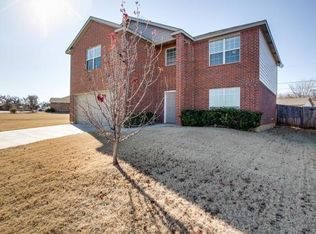 701 Tracy Dr, Azle, TX 76020
