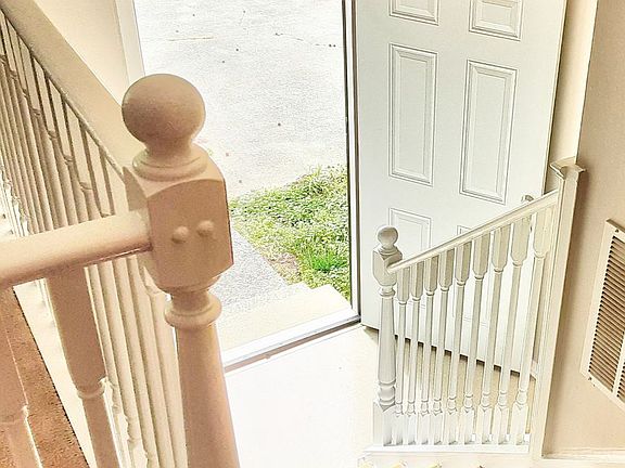 2nd image of 2421 Camellia Dr