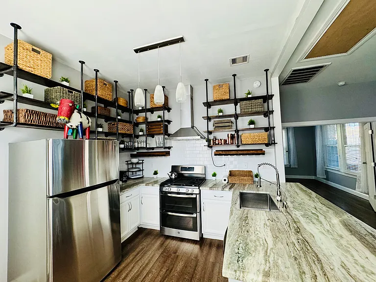 3913 Moore St — Photo 14