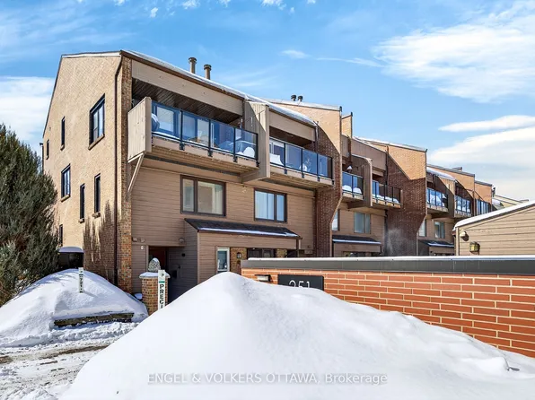 251 Bruyere St #8, Ottawa, ON K1N 5E5