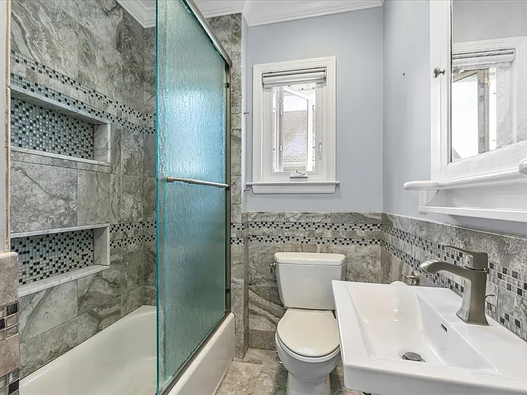 59 Burnside Ave #2 — Photo 15