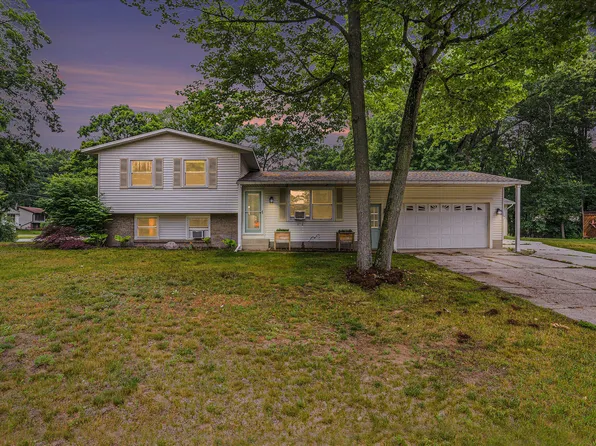 15485 Kelly St, Spring Lake, MI 49456