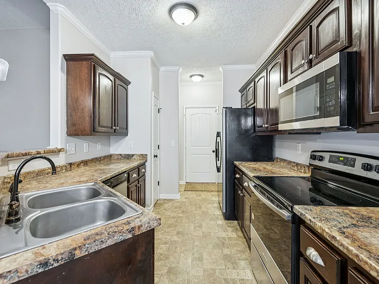 634 Hidden Valley Dr — Photo 23