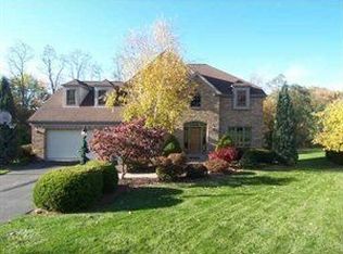 2520 Appletree Dr, Pittsburgh, PA 15241