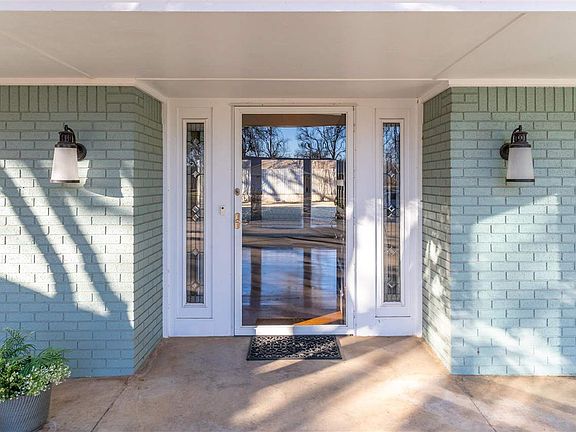 5th image of 2406 W 10th Ave