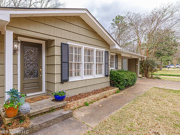 4th image of 4115 Comanche Dr