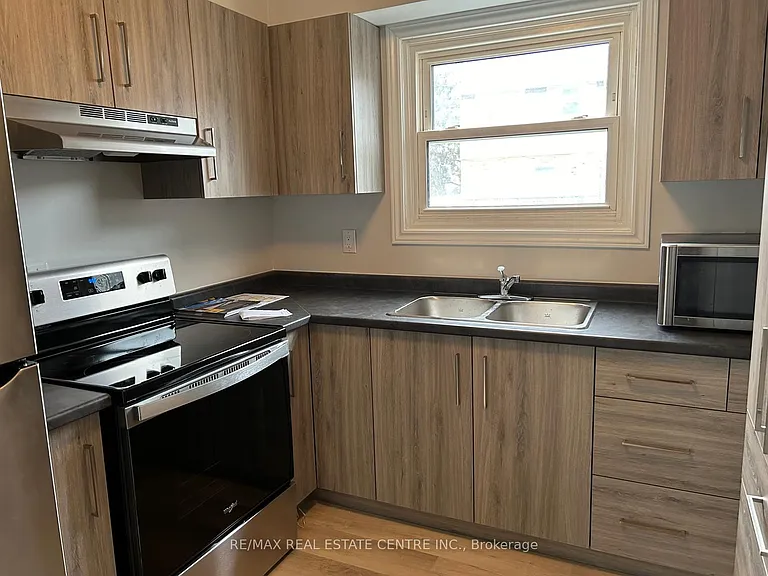 420 Pioneer Dr #3 — Photo 2
