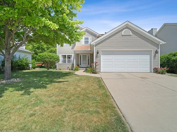 1405 Moss Creek Rd, Bloomington, IL 61704