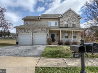 1235 Winding Oak Dr, York, PA