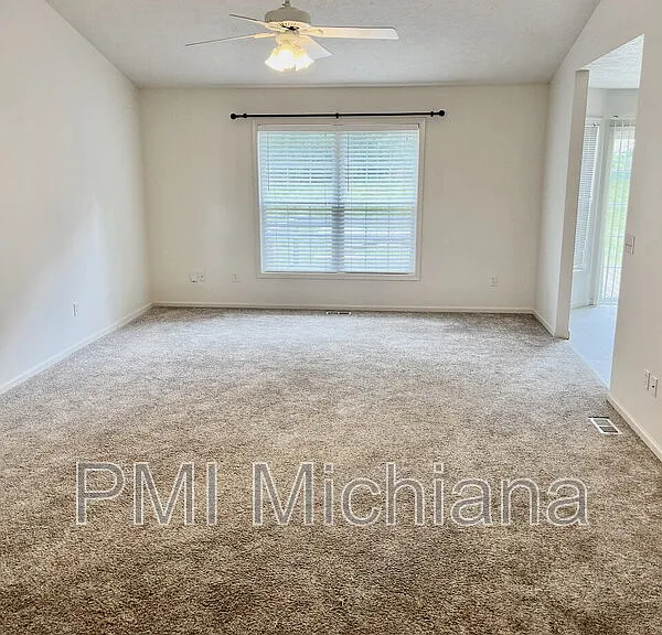 51880 Courtland Dr E — Photo 2