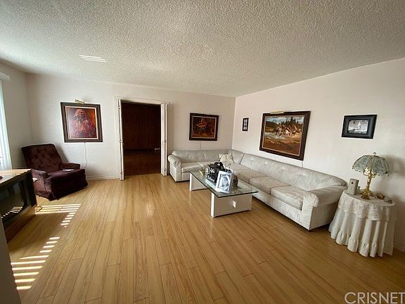4th image of 22645 Victory Blvd