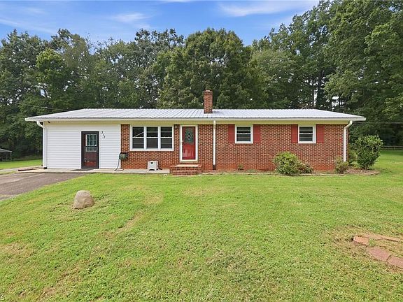 2nd image of 212 Circle Dr