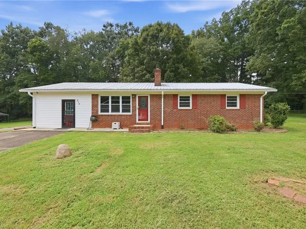 212 Circle Dr, Dobson, NC 27017