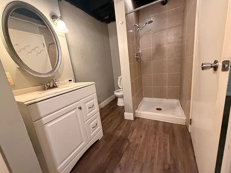 576 E Graham Pl — Photo 9