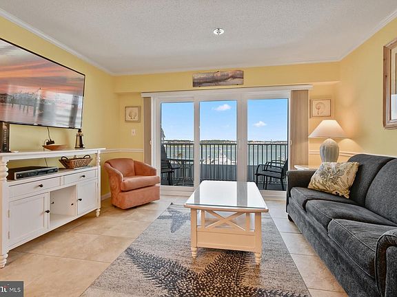 2nd image of 205 Somerset St #403B