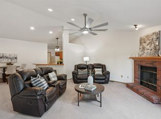 8523 Hickory Ln, Urbandale, IA 50322