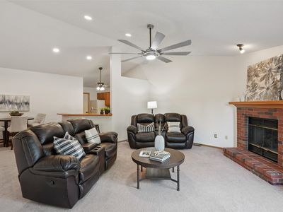 8523 Hickory Ln, Urbandale, IA, 50322