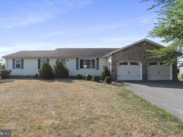 10490 Mountain Rd, Orrstown, PA 17244