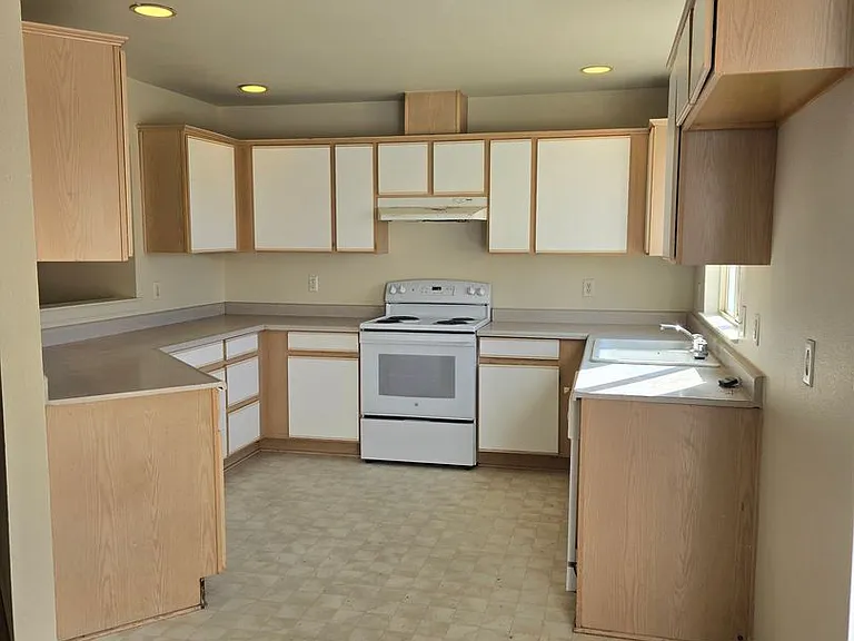 426 Valley Cir — Photo 3