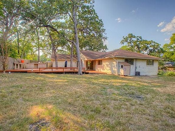 3rd image of 1404 Dominik Dr