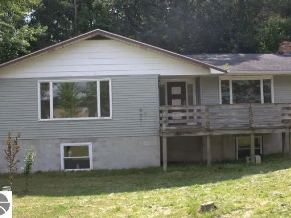 9886 E 13th St, Cadillac, MI 49601