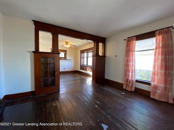 4th image of 1110 E Saginaw St