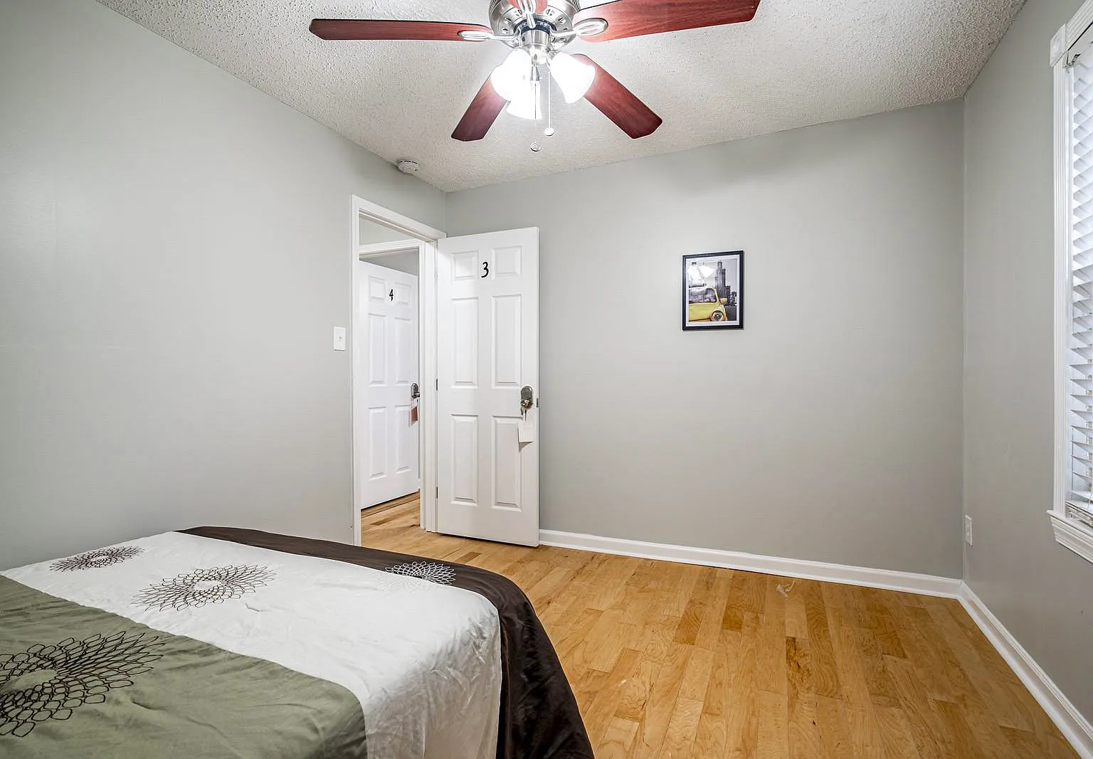 4 bed, 2.0 bath, 1971 sqft, $698 — Photo 2