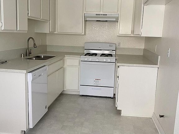 2nd image of 1326 W Carson St #109