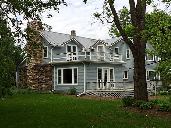New second-floor deck