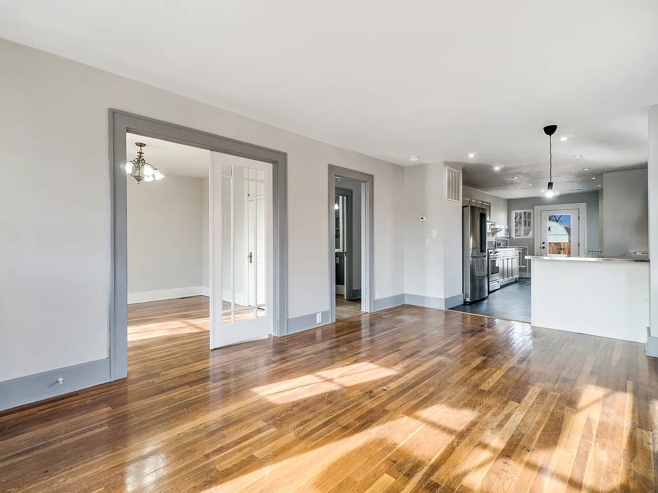 5 bed, 1680 sqft, $2,975 — Photo 3