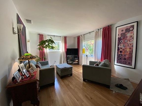 4th image of 1833 Willow Ave