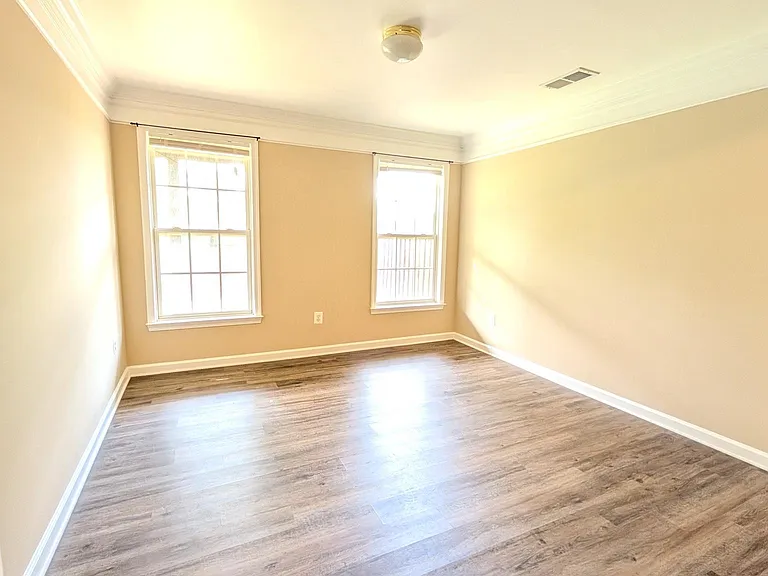 211 Shirley Sq SE — Photo 44