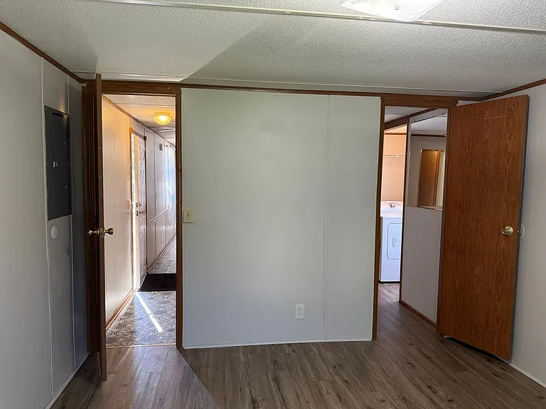 2471 Albany Dr — Photo 20
