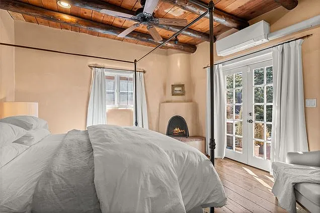 864 E Palace Ave — Photo 15