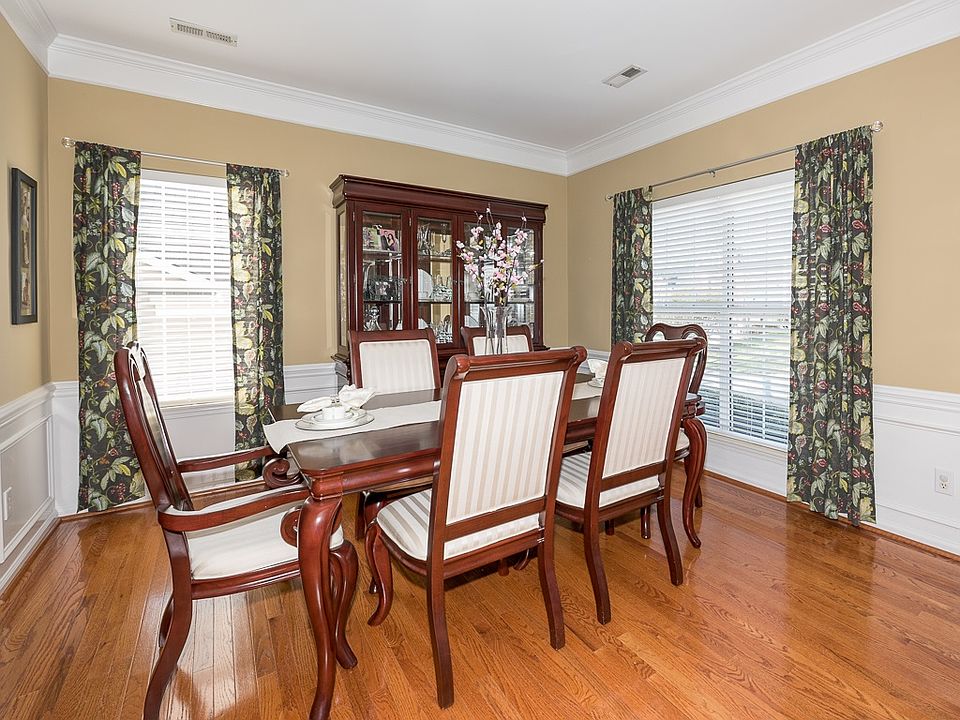 1st image of 2939 Redfield Dr