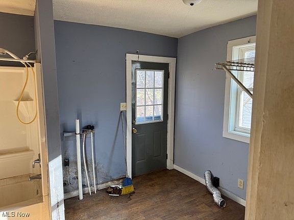 4th image of 1112 Moxahala Ave