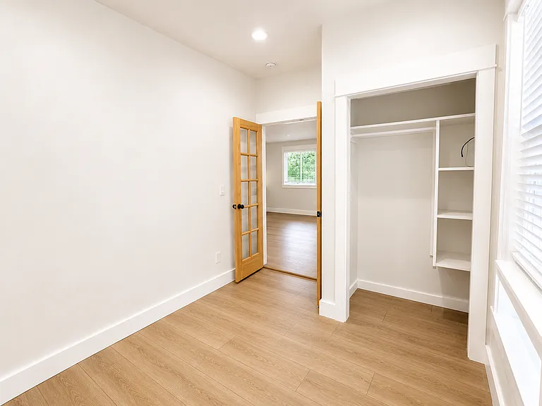 5910 NE 60th Ave — Photo 12