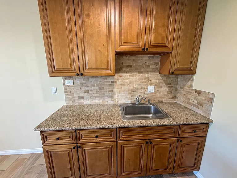 2227 E Westport Dr — Photo 8