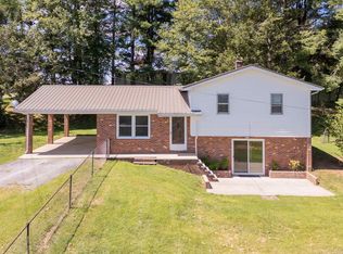 49 Hoover Rd, Hillsville, VA 24343