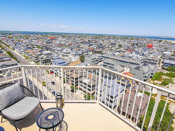 3rd image of 322 Boardwalk #1510