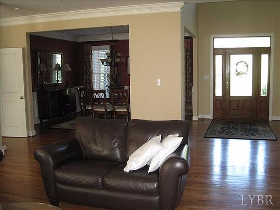 4th image of 124 McKenna Cir