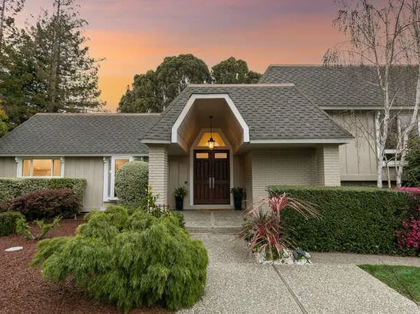 1055 Woodland Dr, Hillsborough, CA 94010