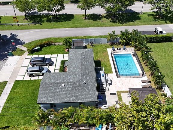 5th image of 2401 SW 83rd Ave